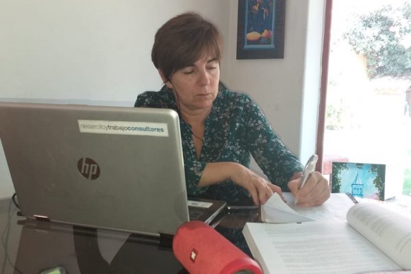 Ex Directora del Trabajo Patricia Silva: «La ley de protección al empleo es híper focalizada y excluye a una parte muy importante de los trabajadores». Agrega que «no es aceptable para nada», porque «estamos echando mano solamente a los fondos de los trabajadores, a su propia protección social» (Diario Financiero)